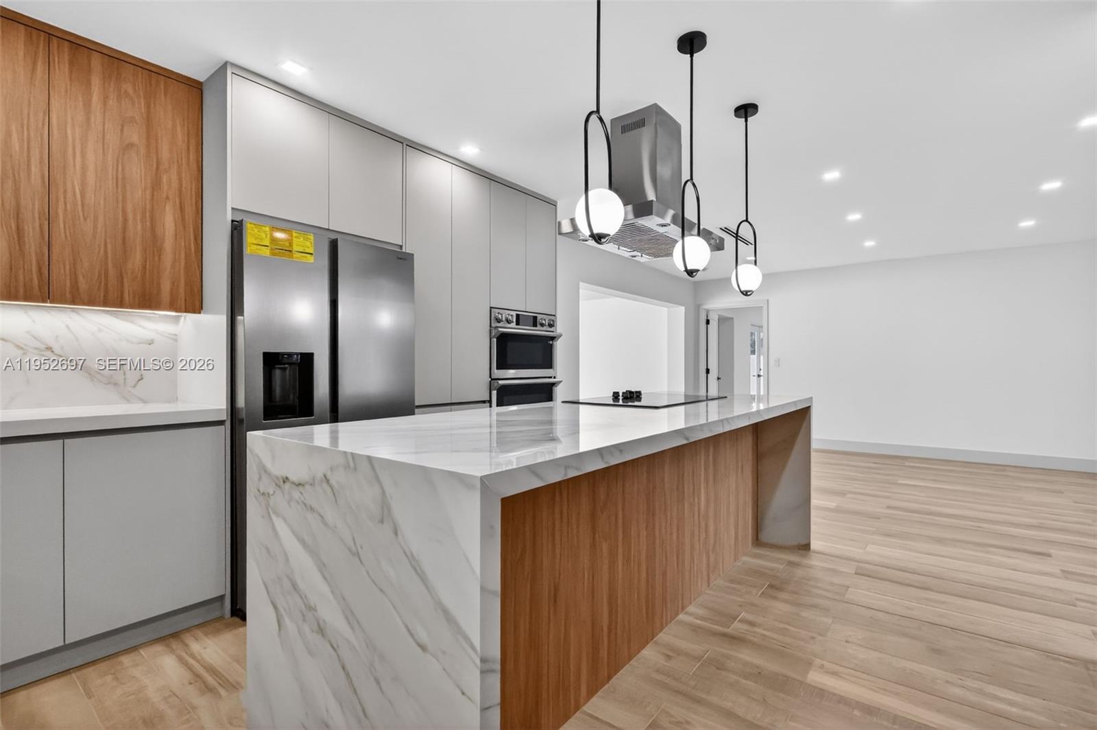 NORTHRIDGE - Residential