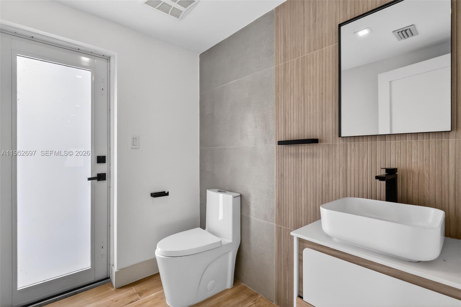 NORTHRIDGE - Residential