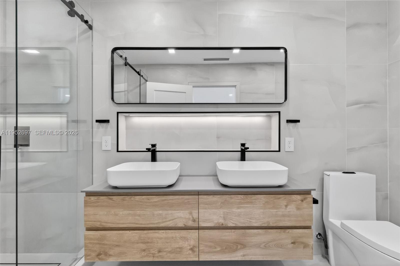 NORTHRIDGE - Residential