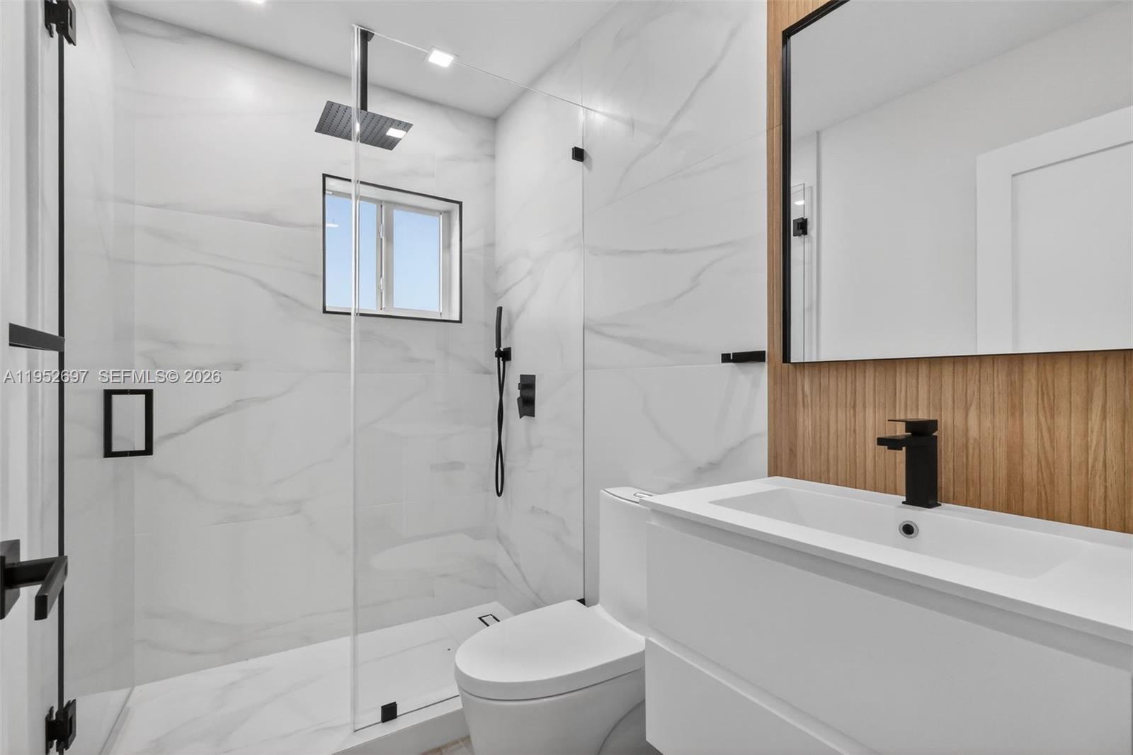 NORTHRIDGE - Residential