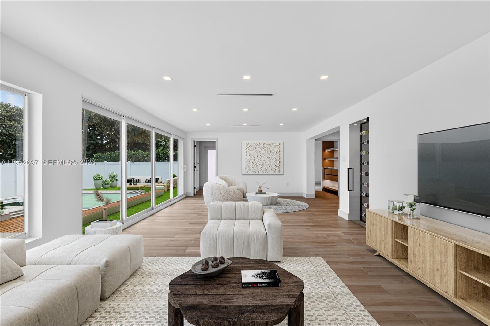 NORTHRIDGE - Residential