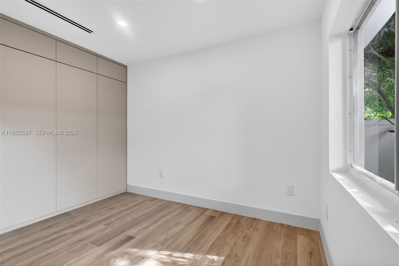 NORTHRIDGE - Residential