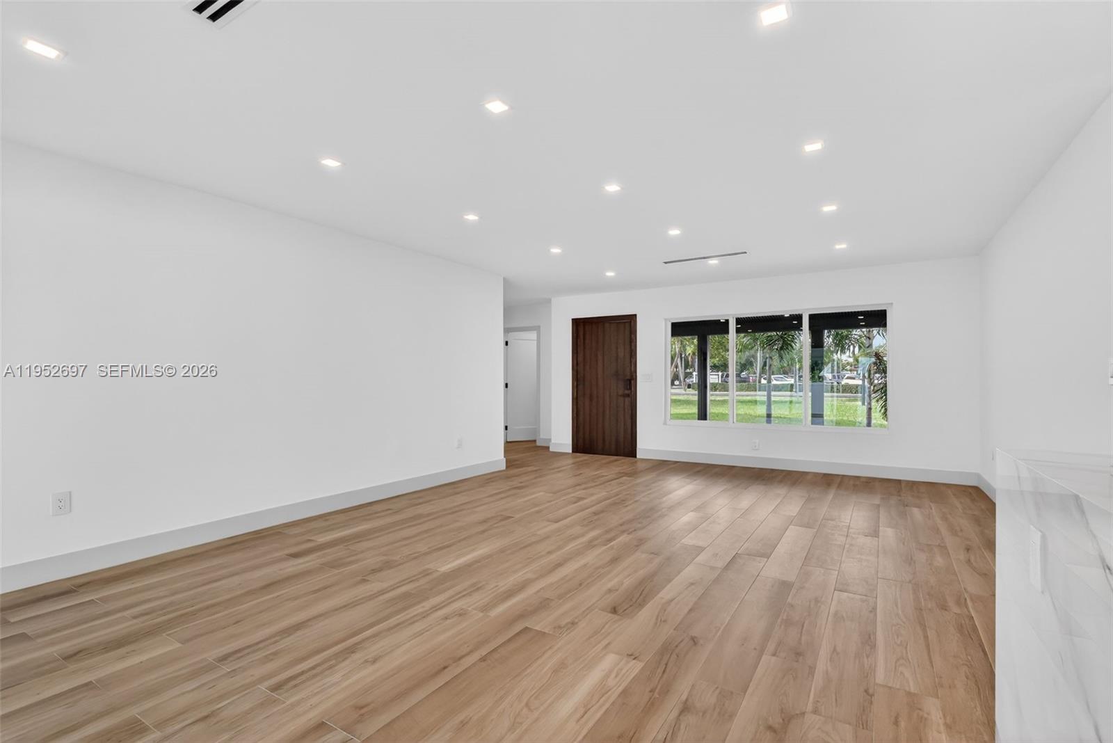 NORTHRIDGE - Residential