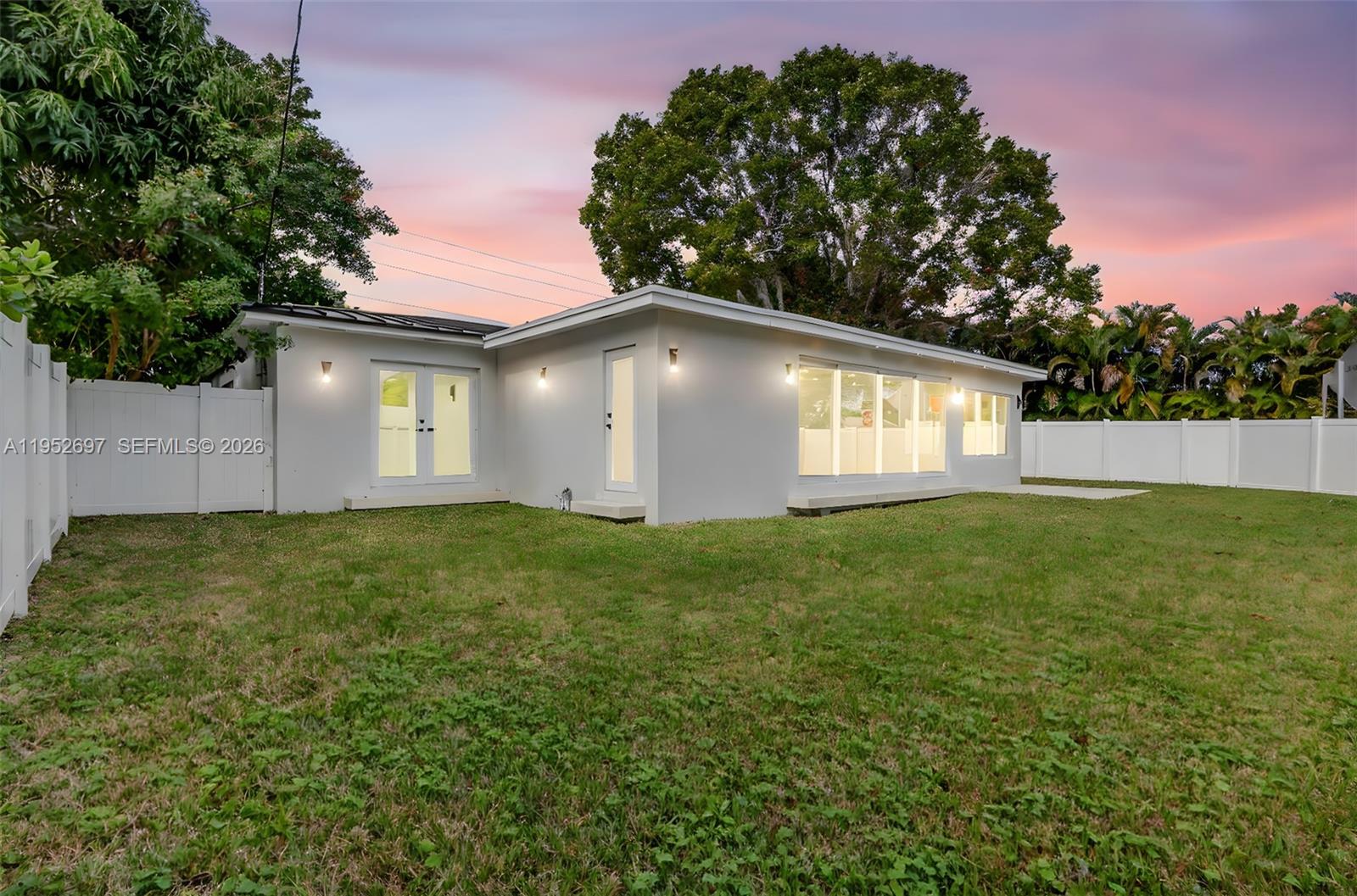 NORTHRIDGE - Residential