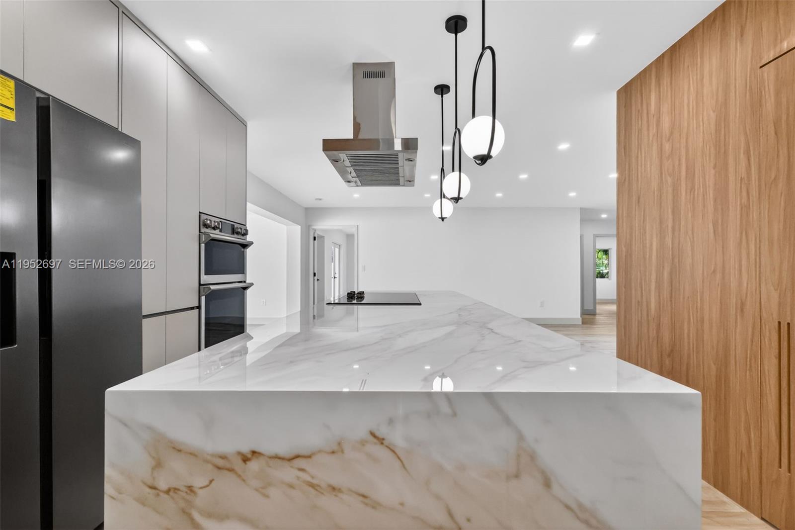 NORTHRIDGE - Residential