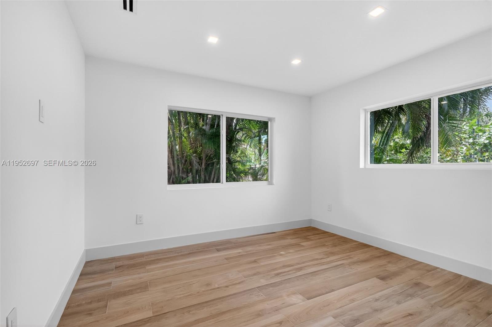 NORTHRIDGE - Residential