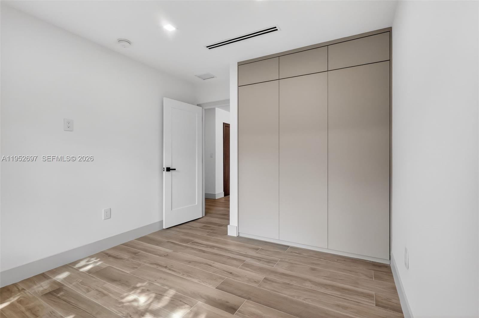 NORTHRIDGE - Residential