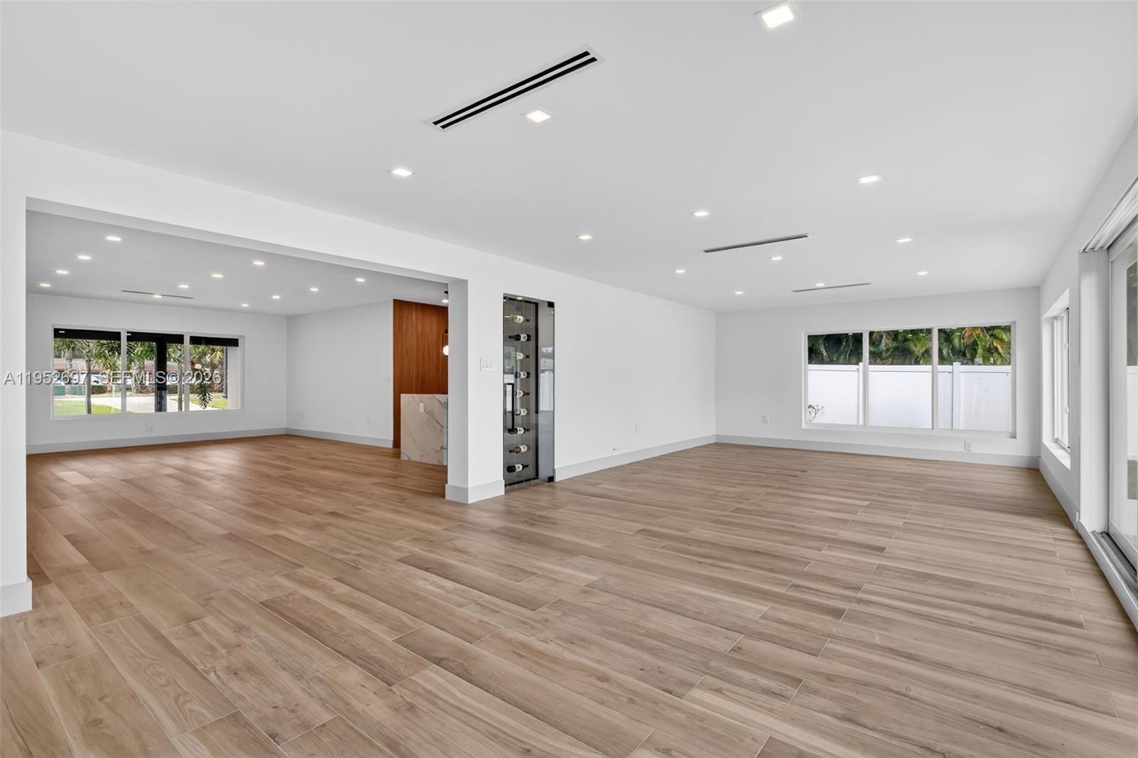 NORTHRIDGE - Residential