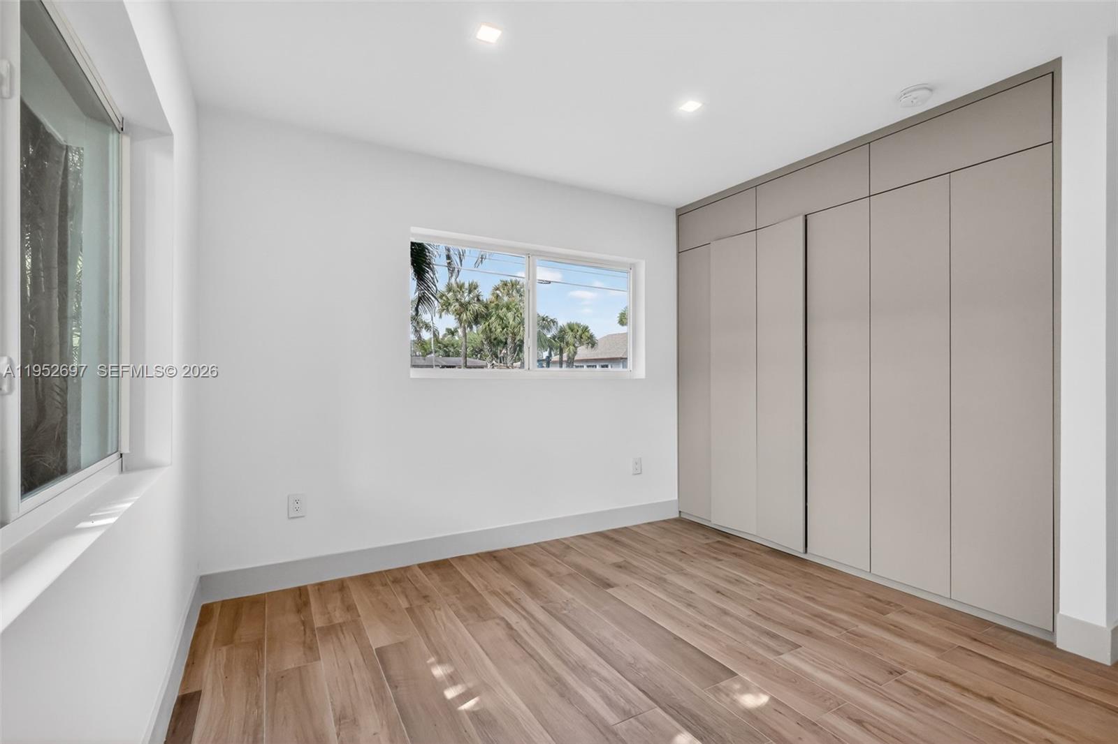 NORTHRIDGE - Residential