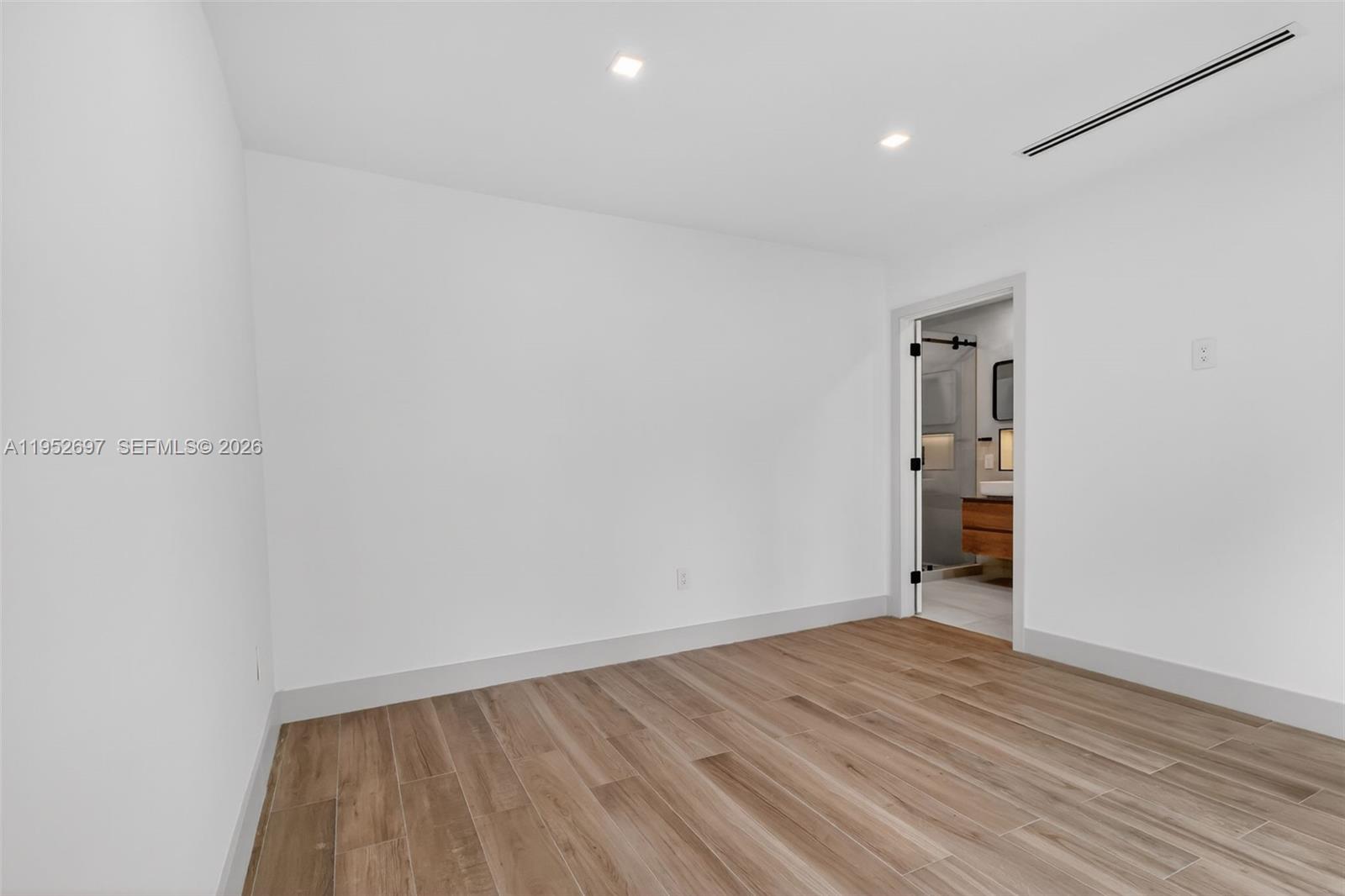 NORTHRIDGE - Residential