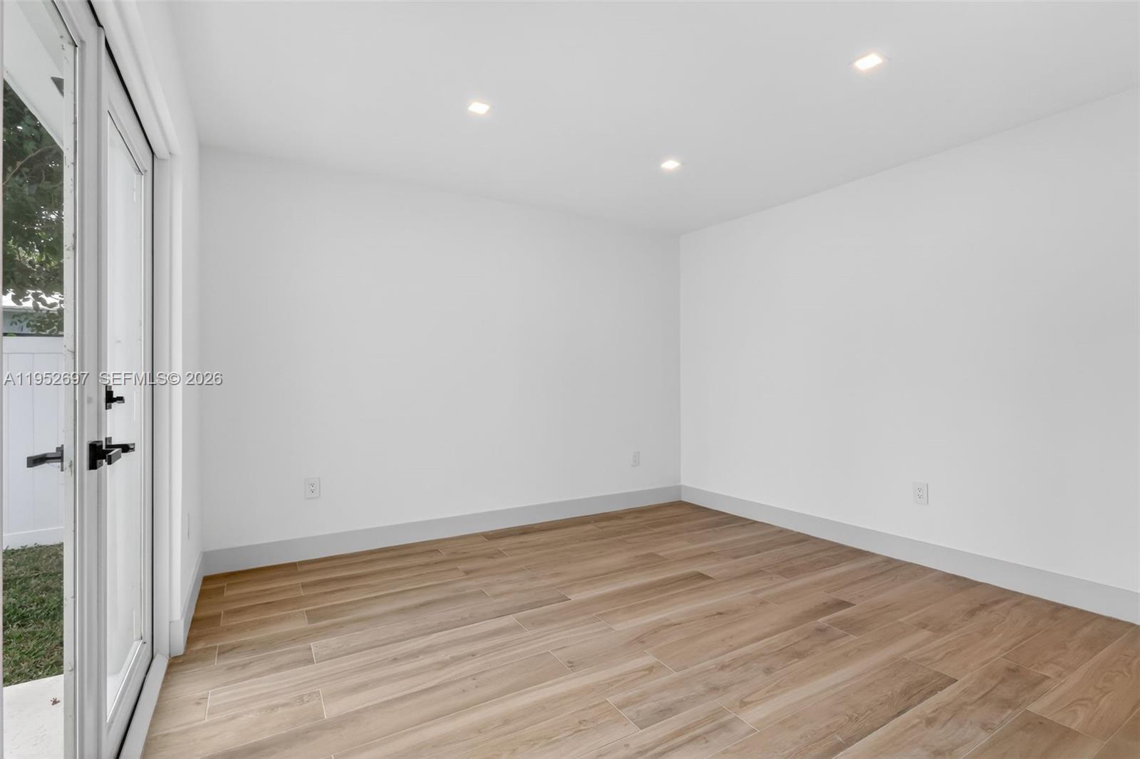 NORTHRIDGE - Residential