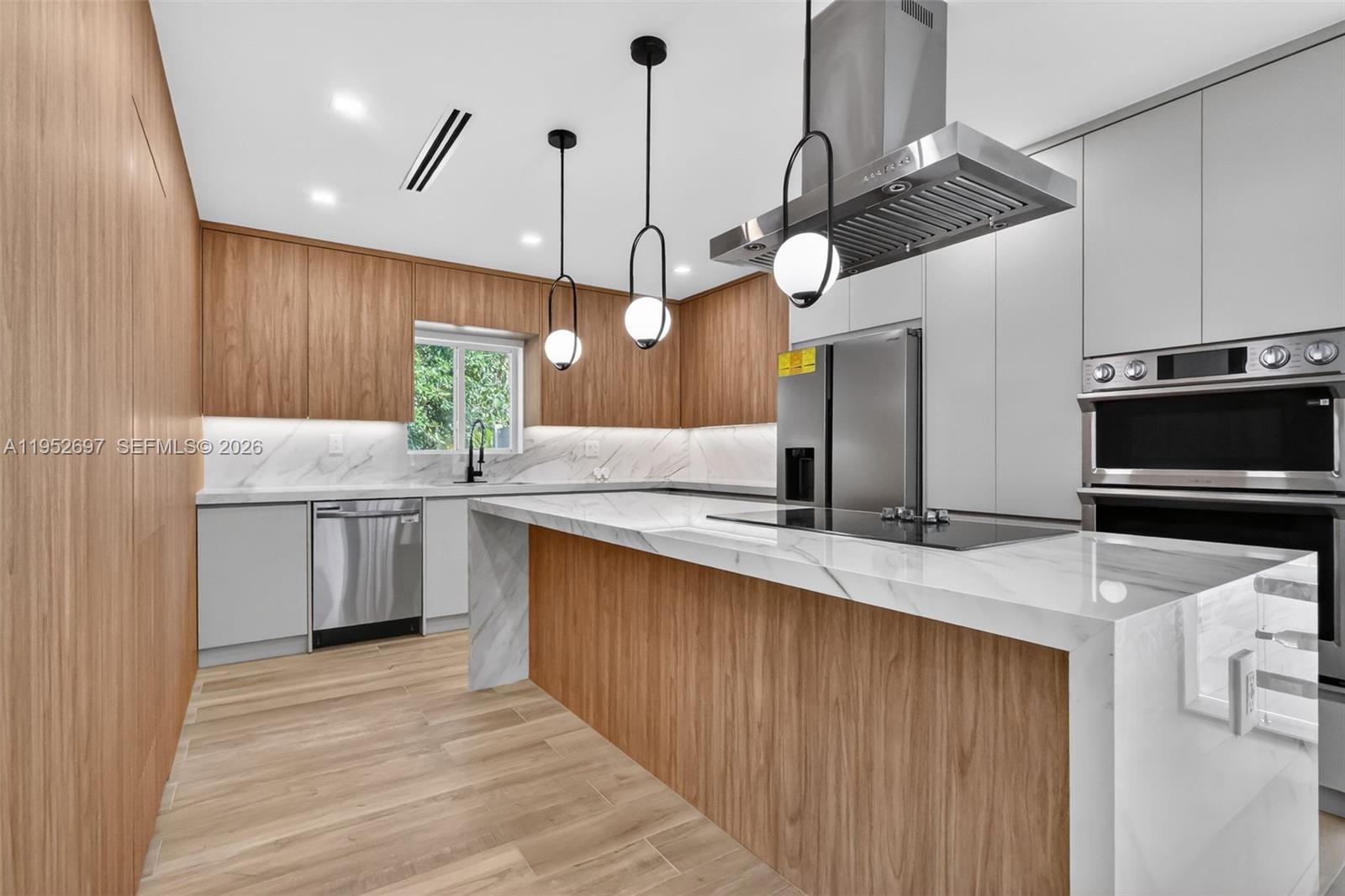 NORTHRIDGE - Residential