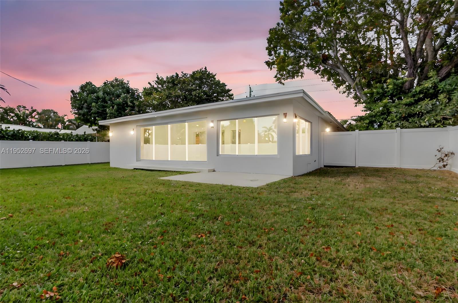 NORTHRIDGE - Residential