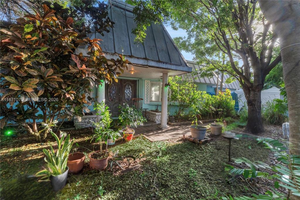 Photo of 3260 Lakeview Dr, Pompano Beach, FL 33062 (MLS # A11871070)