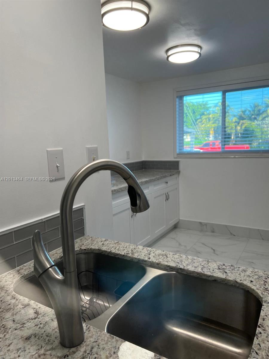 FLAMINGO LAKE - Residential Lease