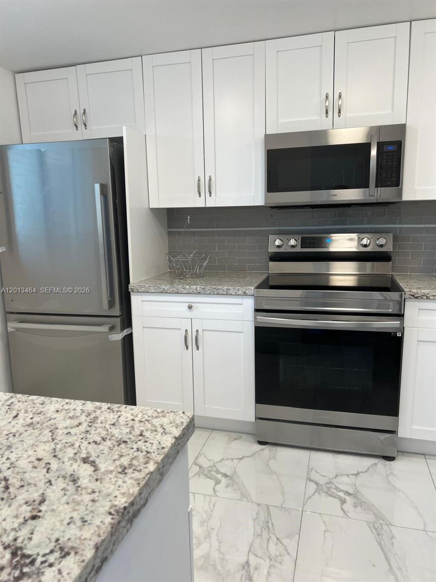 FLAMINGO LAKE - Residential Lease