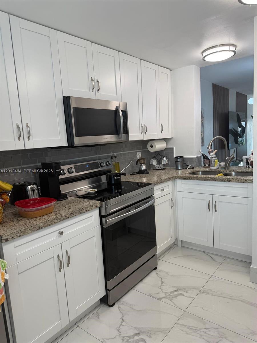 FLAMINGO LAKE - Residential Lease