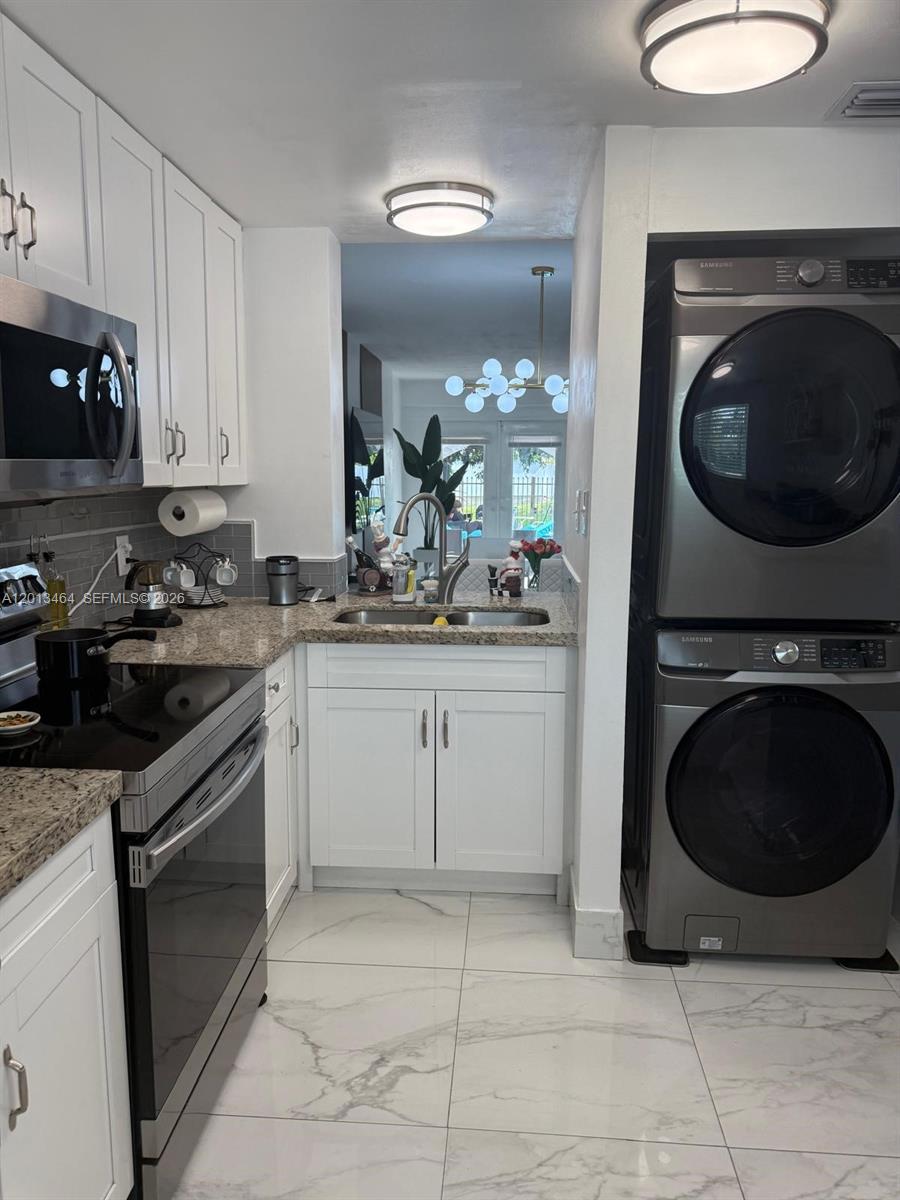 FLAMINGO LAKE - Residential Lease