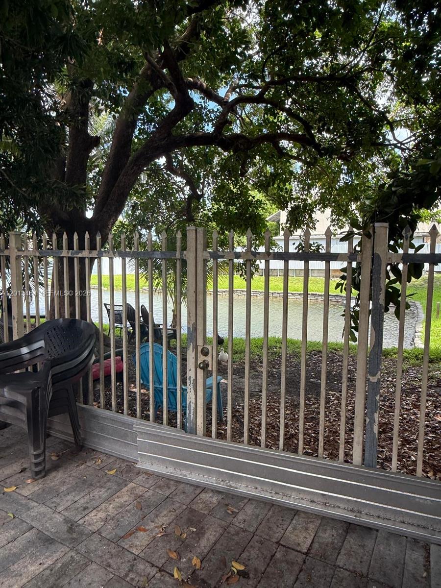 FLAMINGO LAKE - Residential Lease