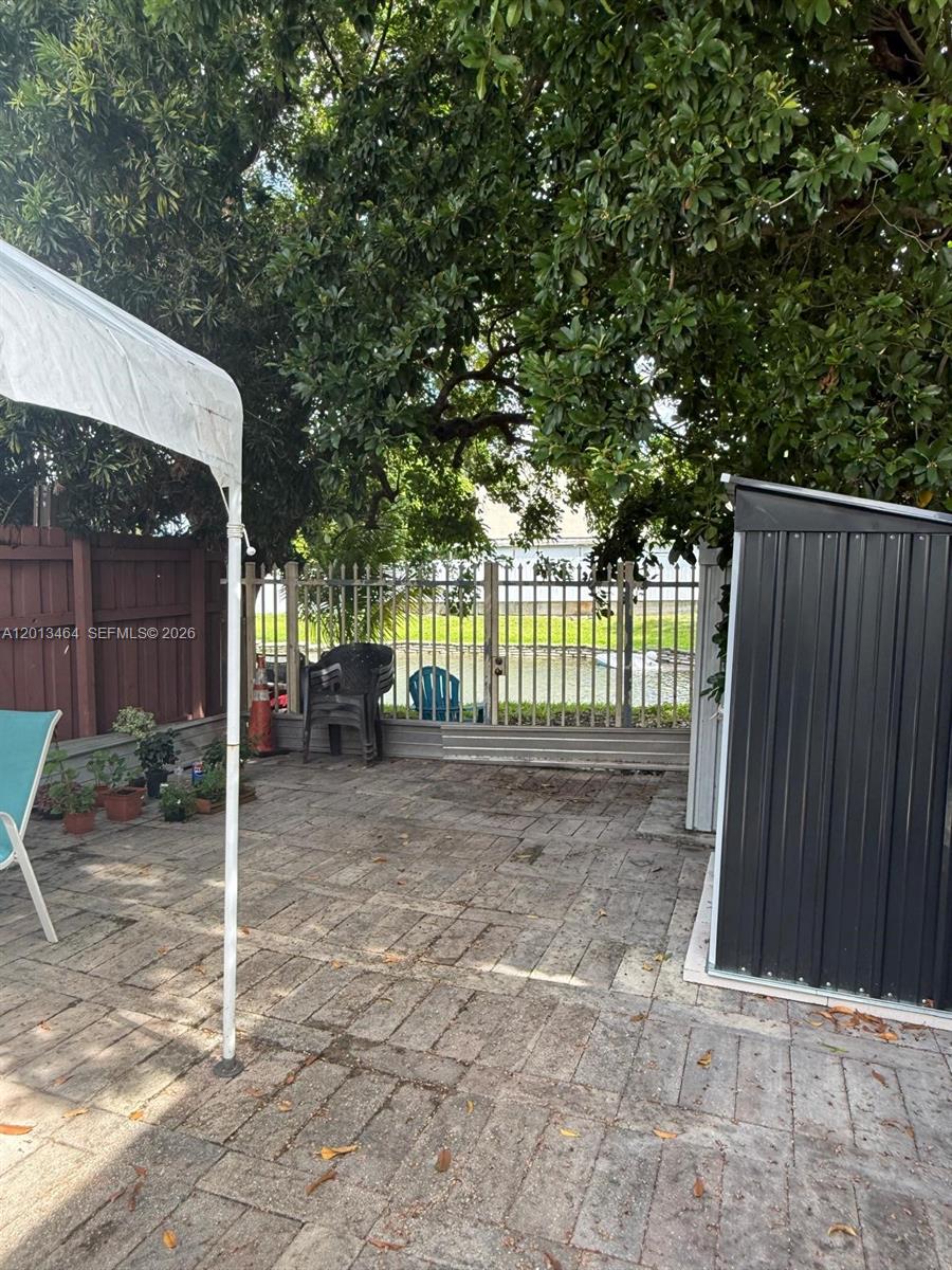 FLAMINGO LAKE - Residential Lease