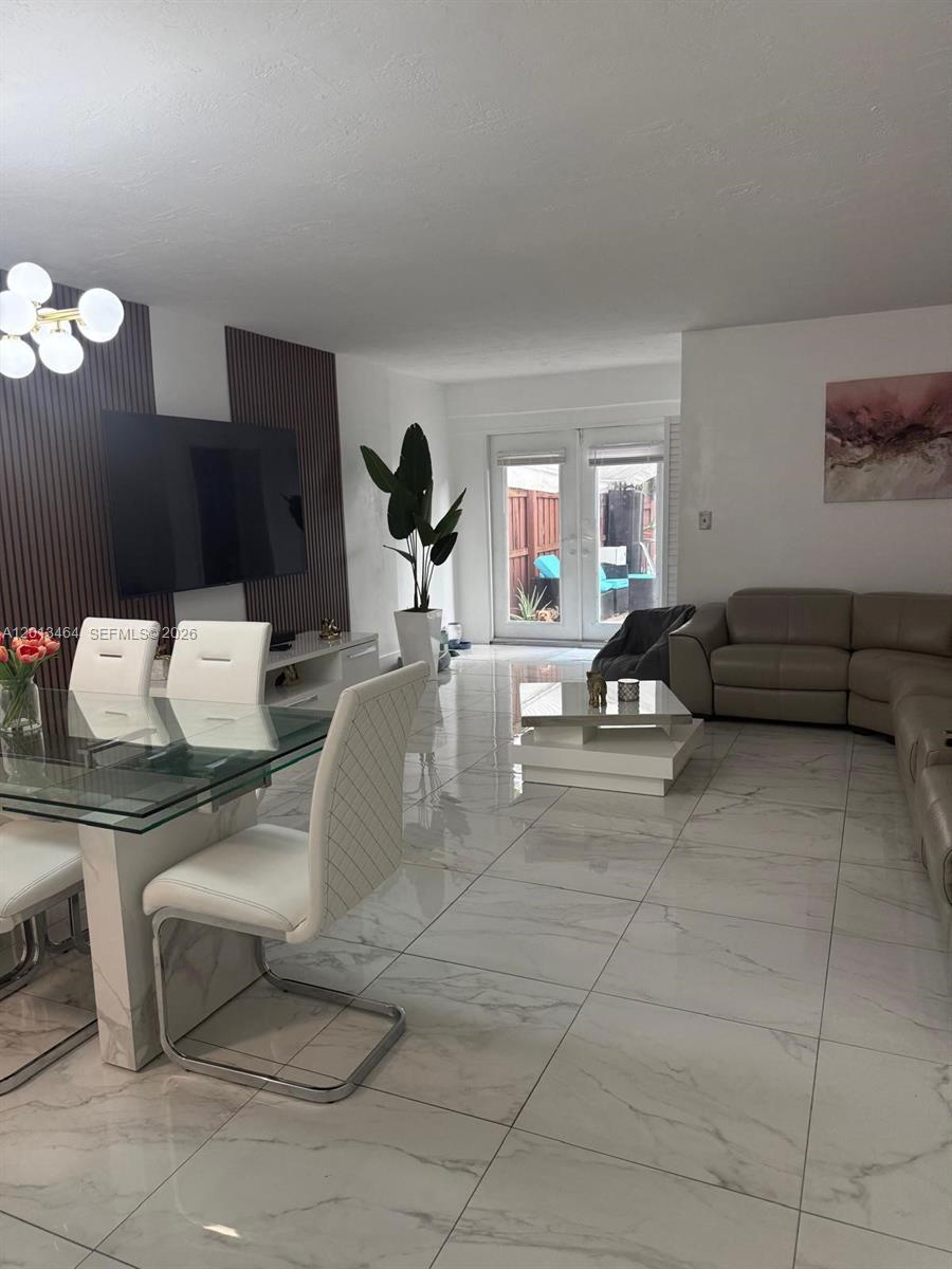 FLAMINGO LAKE - Residential Lease