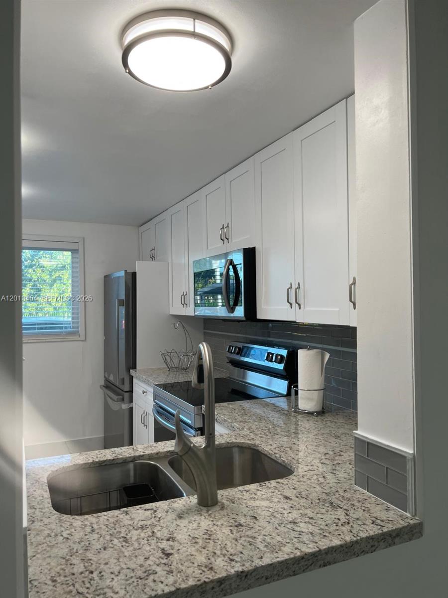 FLAMINGO LAKE - Residential Lease