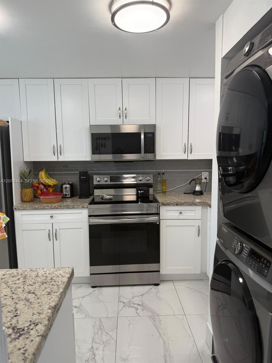 FLAMINGO LAKE - Residential Lease