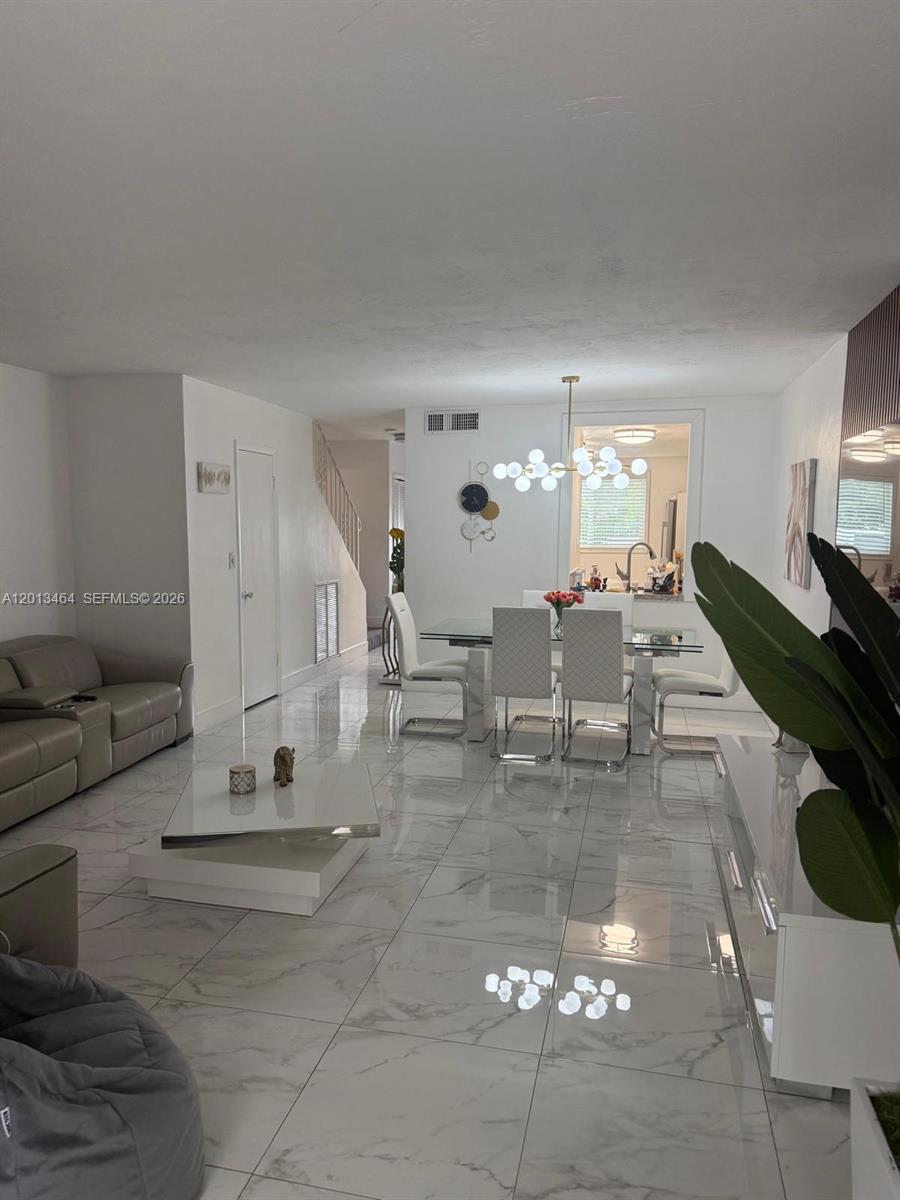FLAMINGO LAKE - Residential Lease