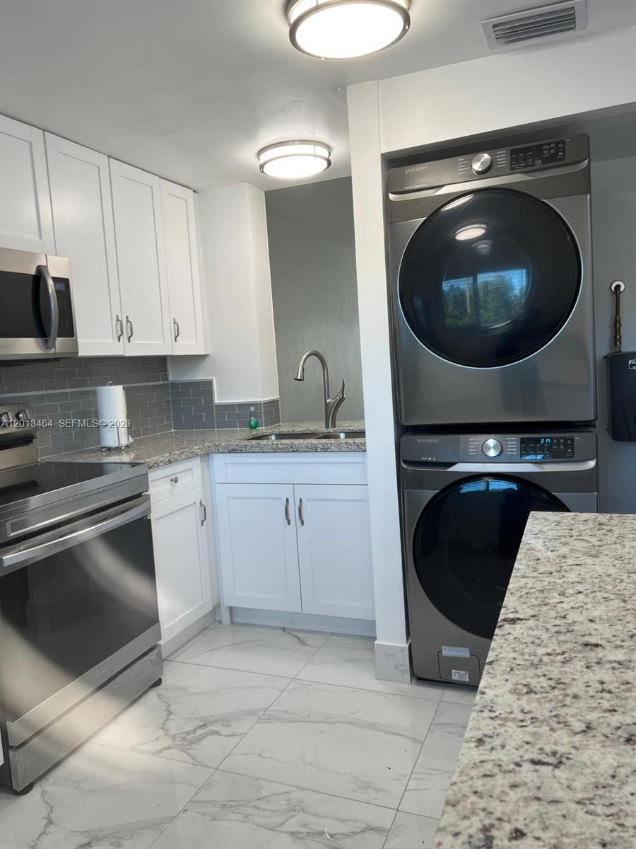FLAMINGO LAKE - Residential Lease