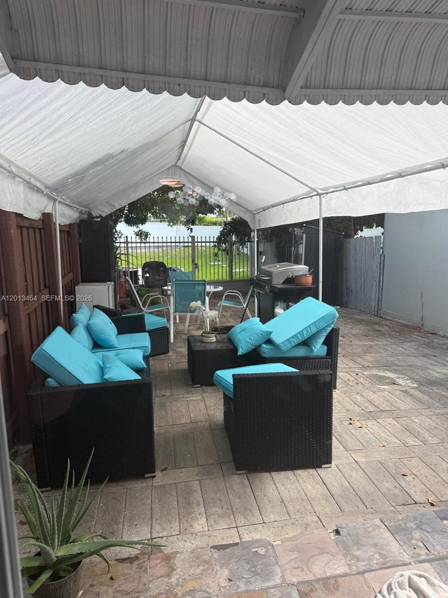 FLAMINGO LAKE - Residential Lease