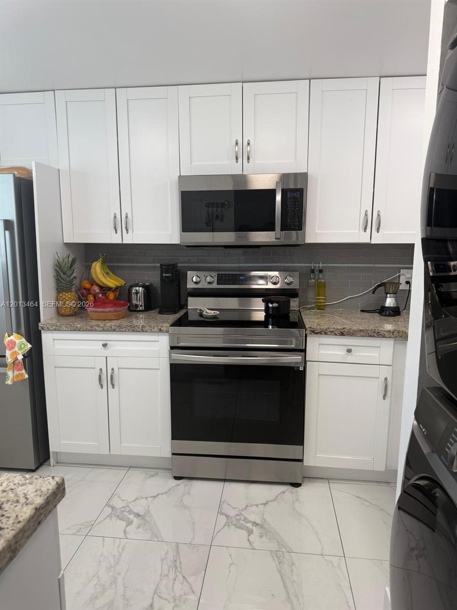 FLAMINGO LAKE - Residential Lease