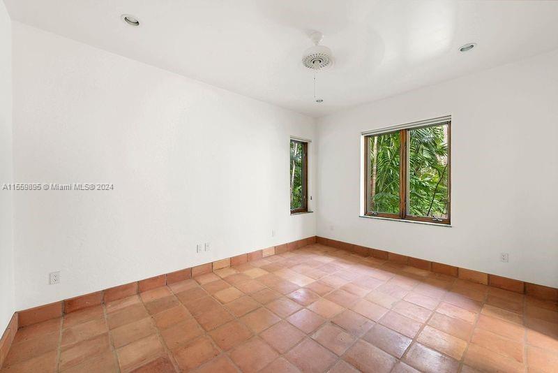 SNAPPER CREEK LAKES SUB - Residential