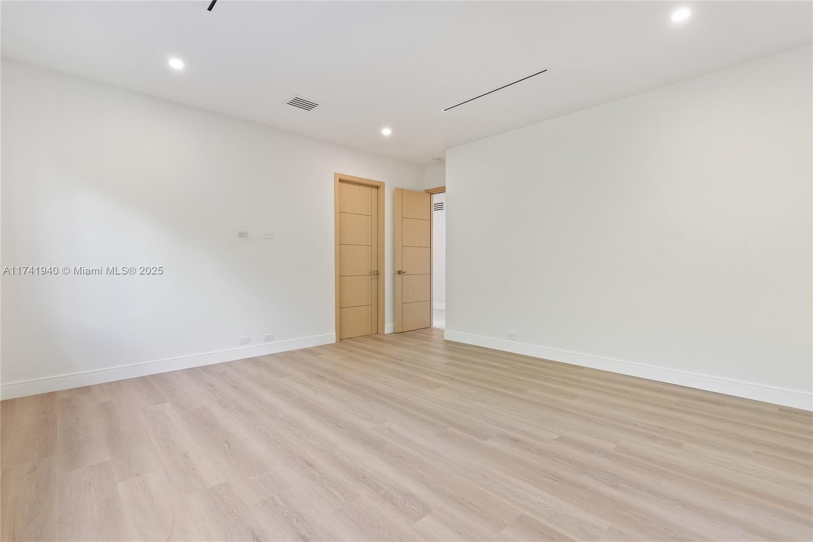 RIO VISTA ISLES - Residential Lease