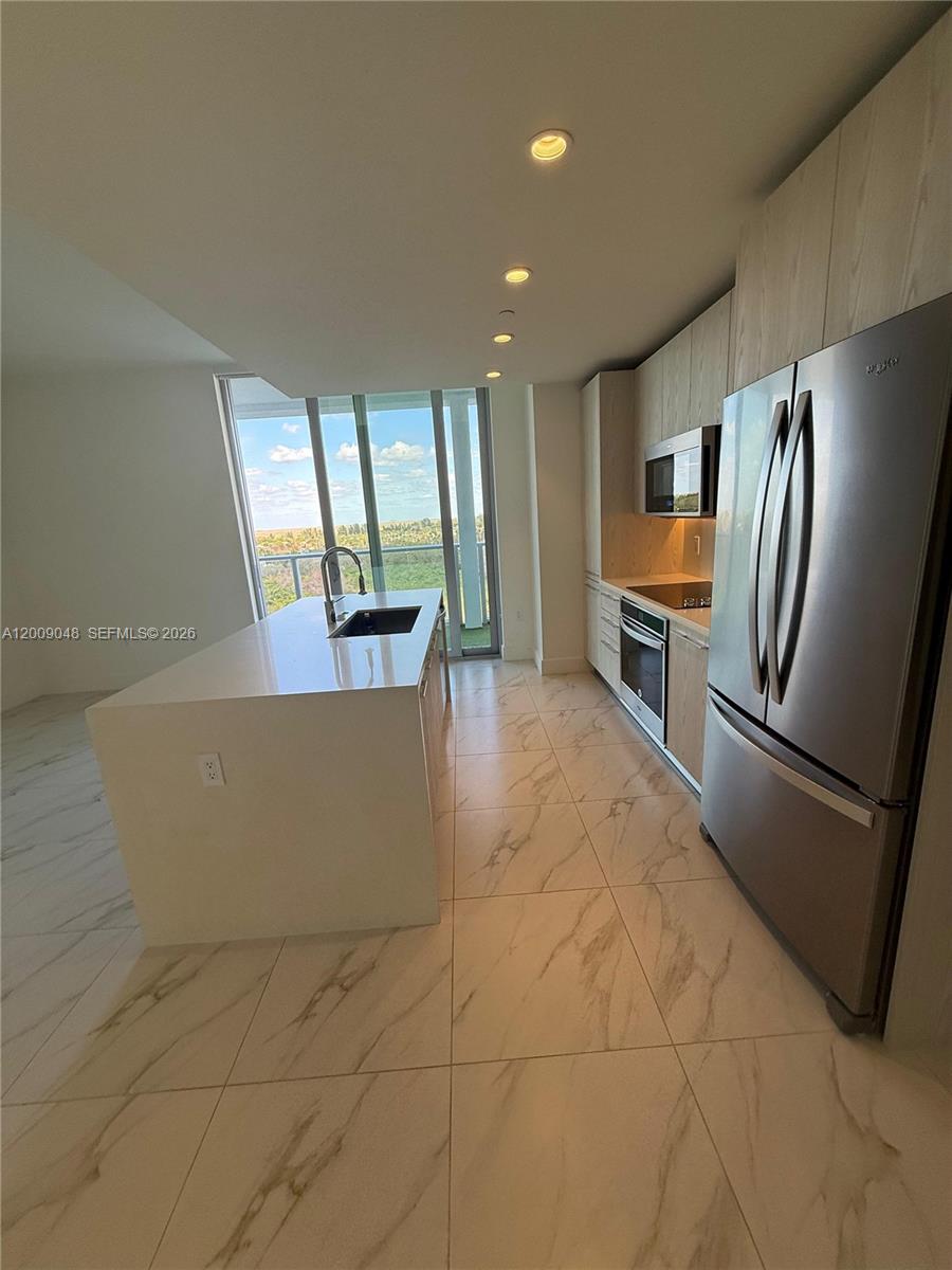 METROPICA NORTH TOWER ONE - Residential