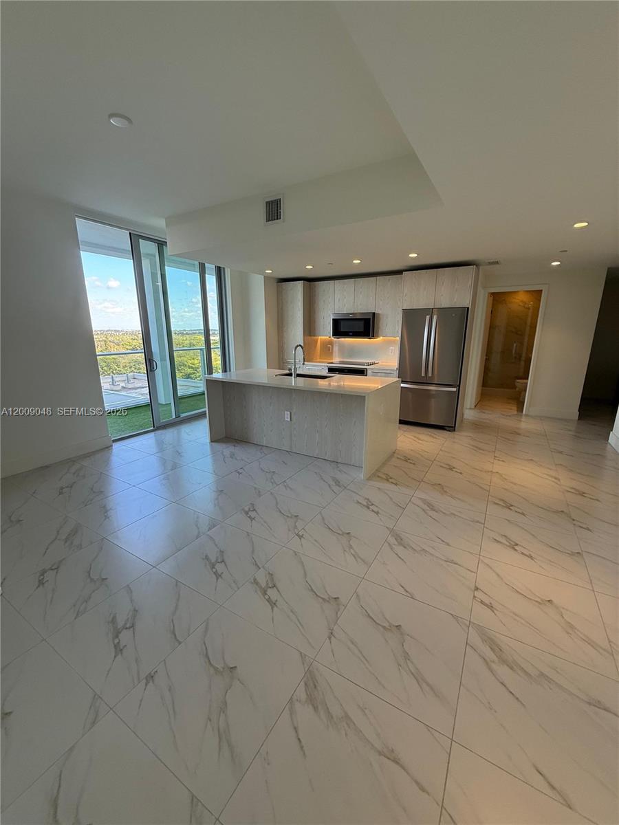 METROPICA NORTH TOWER ONE - Residential