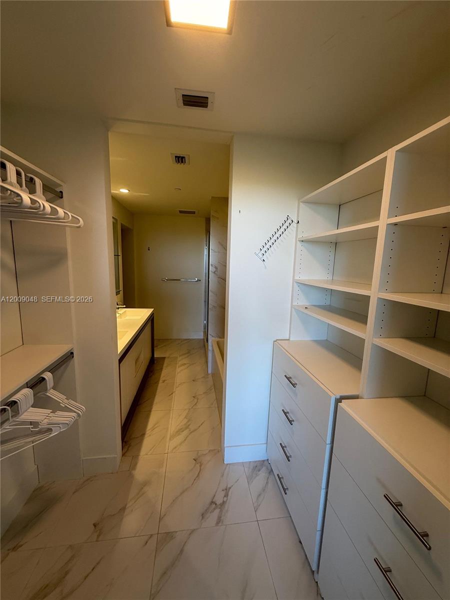 METROPICA NORTH TOWER ONE - Residential