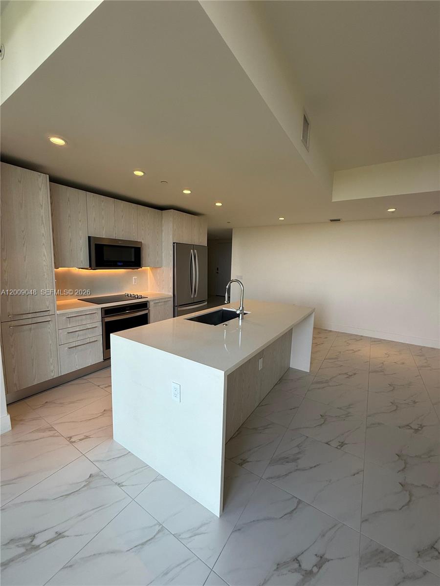 METROPICA NORTH TOWER ONE - Residential