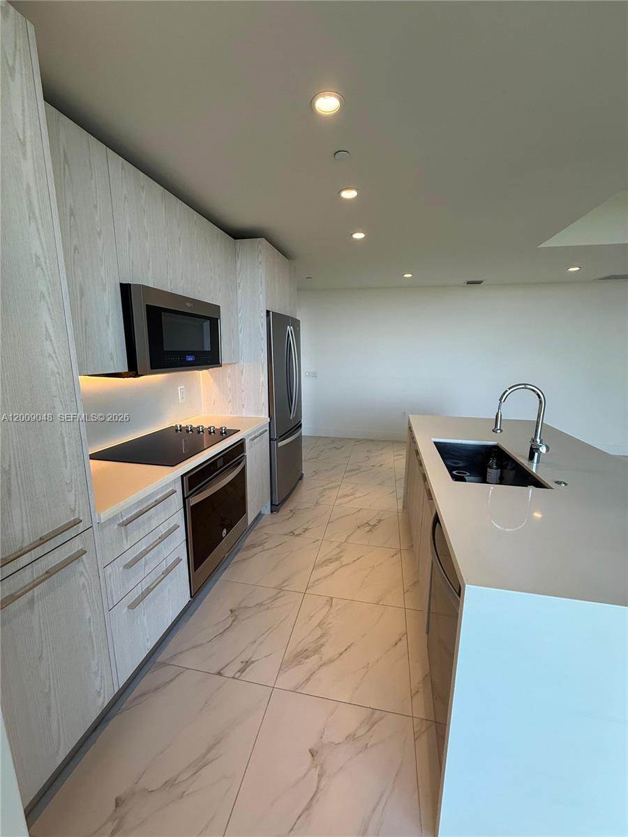 METROPICA NORTH TOWER ONE - Residential