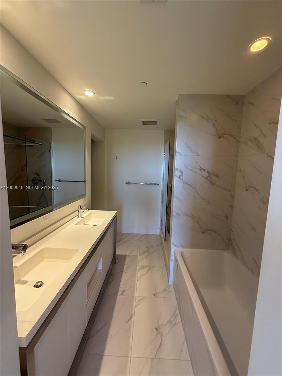 METROPICA NORTH TOWER ONE - Residential