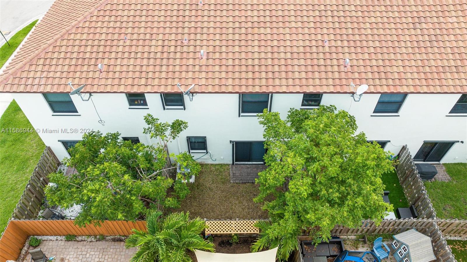 BAYWINDS OF DOMINICA AND - Residential