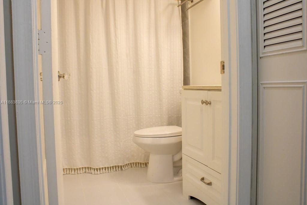 PALM LAKES CONDO - Residential Lease