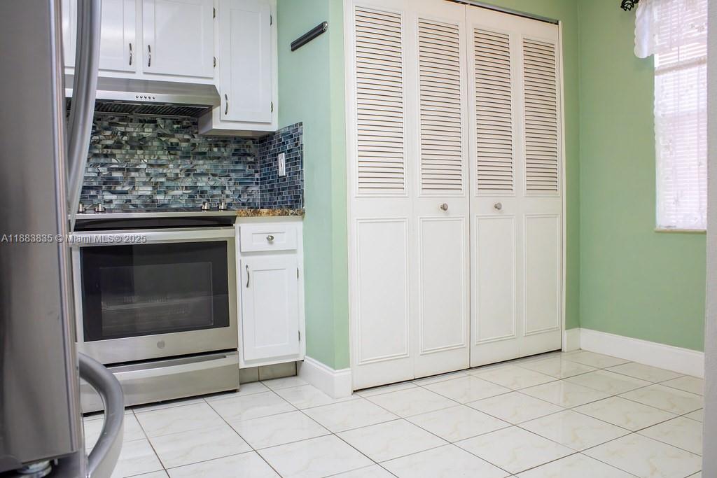 PALM LAKES CONDO - Residential Lease