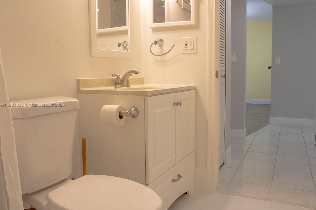 PALM LAKES CONDO - Residential Lease