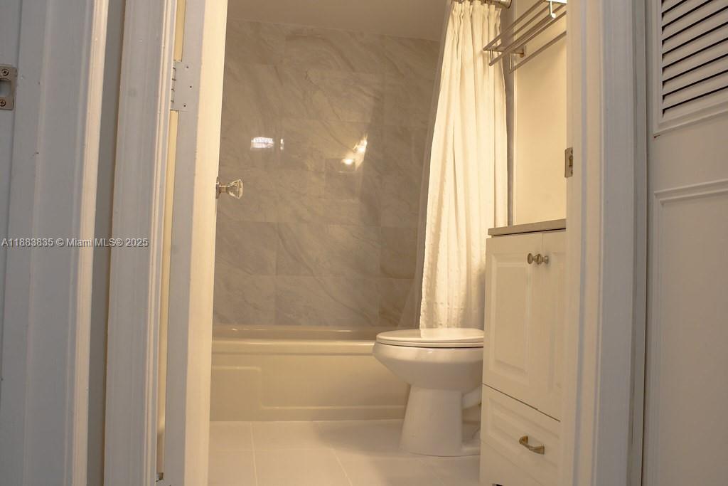 PALM LAKES CONDO - Residential Lease