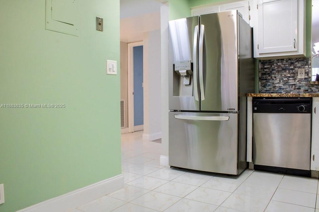 PALM LAKES CONDO - Residential Lease