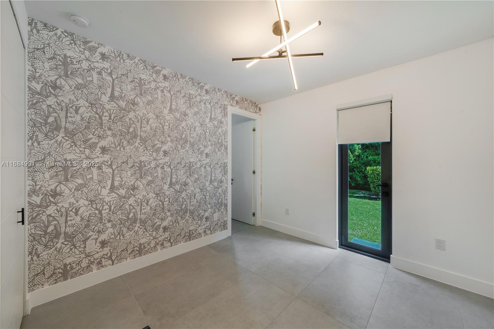 COLLINS ESTATES 1ST ADDN - Residential