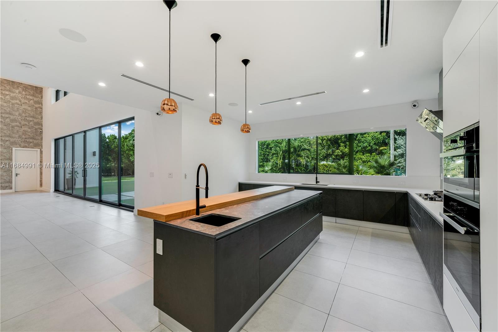 COLLINS ESTATES 1ST ADDN - Residential