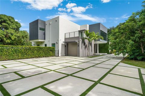 A home in Pinecrest