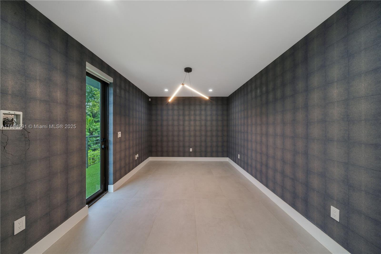 COLLINS ESTATES 1ST ADDN - Residential