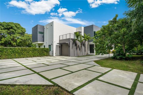 A home in Pinecrest